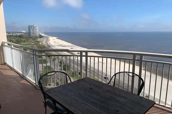 Lighthouse Hideaway - Image 1