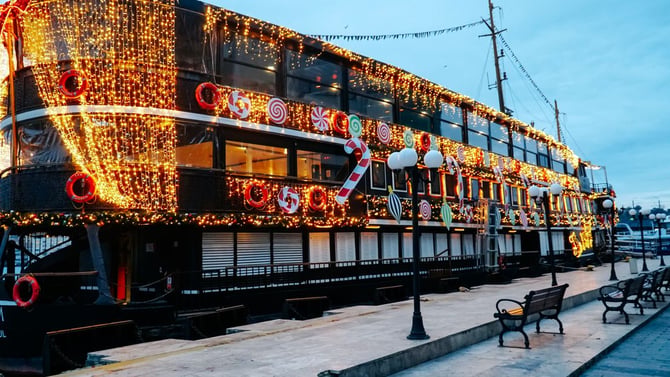 Christmas on the Water 2026: Biloxi's Lighted Boat Parade & Where to Stay