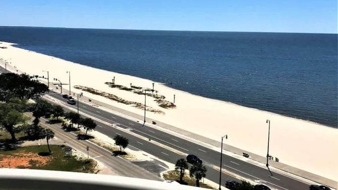Thanksgiving 2026 on the Mississippi Gulf Coast: Beach Getaways and Full-Kitchen Rentals